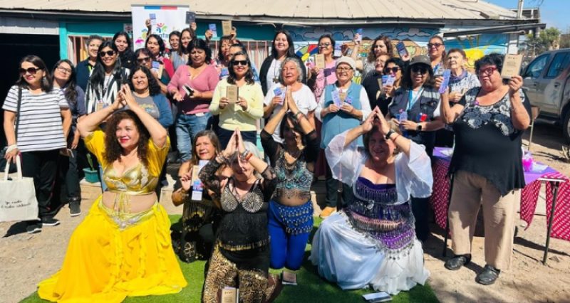 Mujeres de Atacama reciben información sobre beneficios sociales